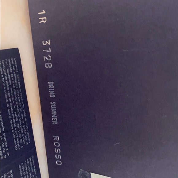 Never wear Prada shoes - Picture 7 of 7